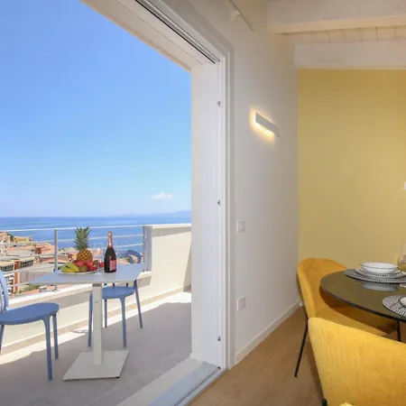Hollidayhouse - Vista Mare Apartman *